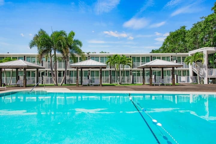 Casey Key Resorts Mainland
