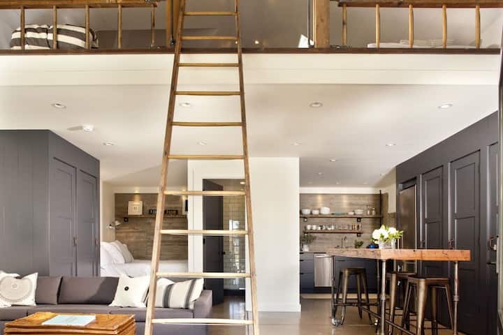 Industrial Chic Carriage House Close to Pearl St.