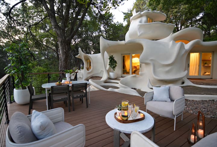 The Iconic Bloomhouse | Romantic Austin Escape