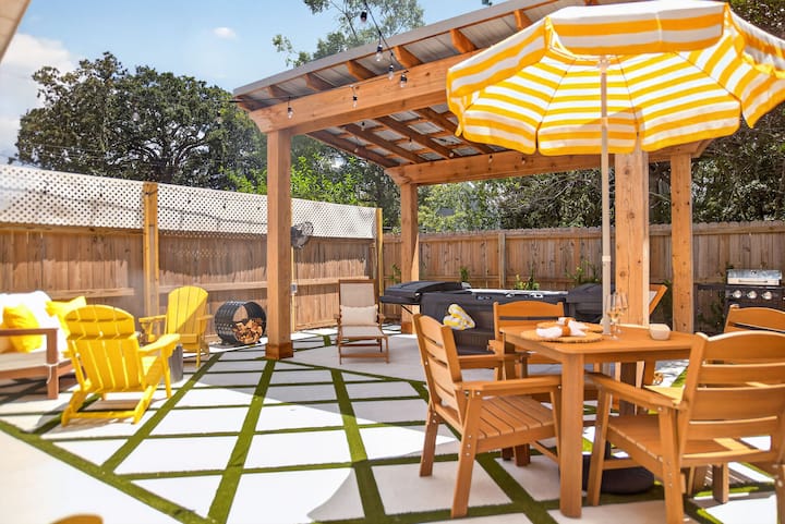 HotTub & Free Golf Cart | Next to Beach & Downtown