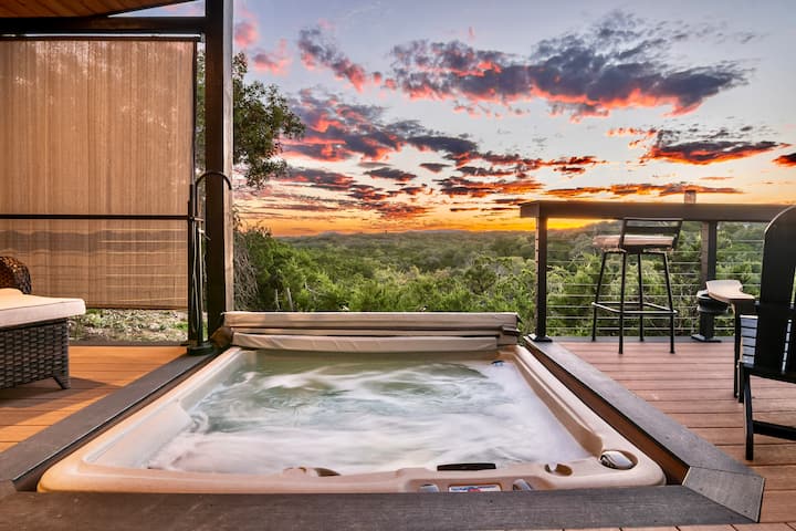 Romantic Couples Cabin with Private Hot Tub