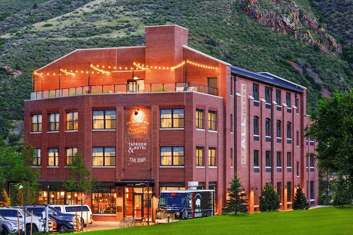 The Eddy Taproom & Hotel