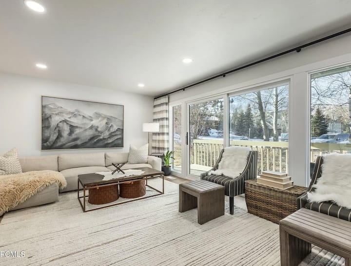 Mountain Modern Near Slopes & Trails | Sleeps 8