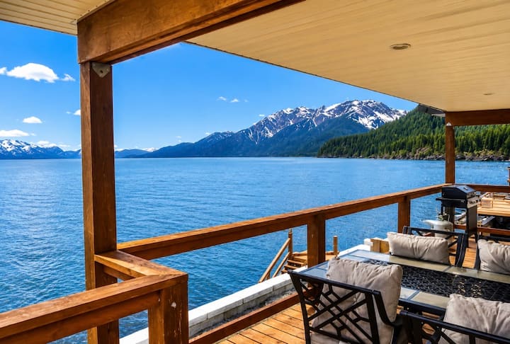 Oceanfront Inn Duplex (Upstairs Suite)