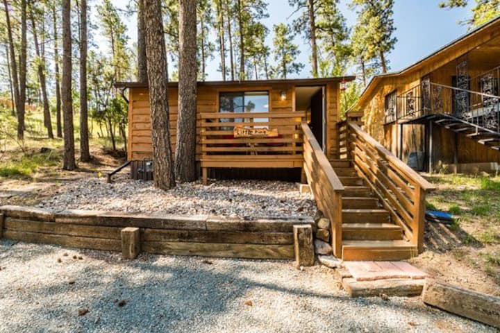 Cozy Little Pine Cabin Perfectly Located w/Hot Tub