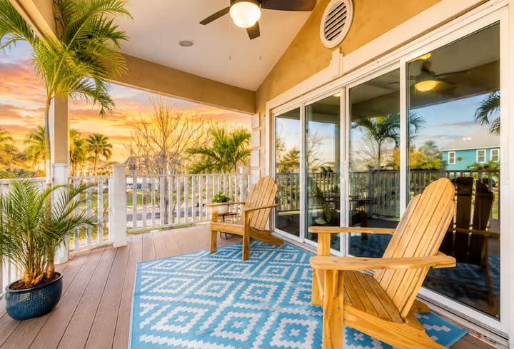 Flip Flop Summer Getaway | Sleeps 4 | 3 Min Beach