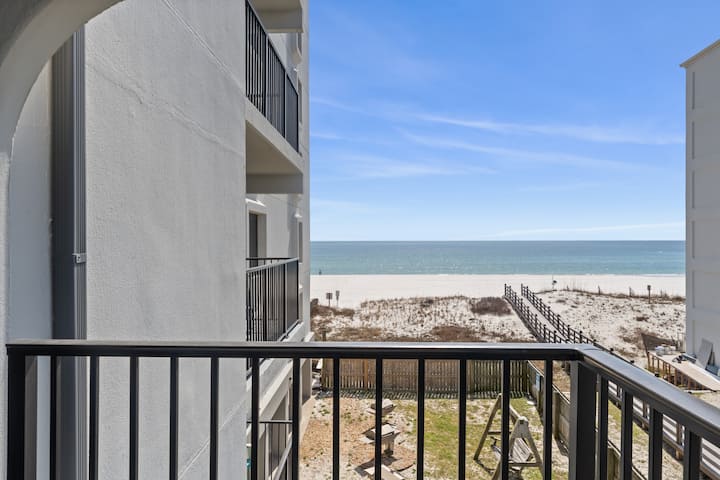 Coastal Haven! Gulf Views! 2 Balconies! Sleeps 4.