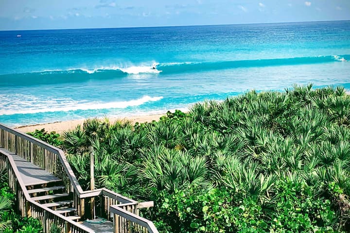 Spectacular Oceanfront Condo with panoramic views