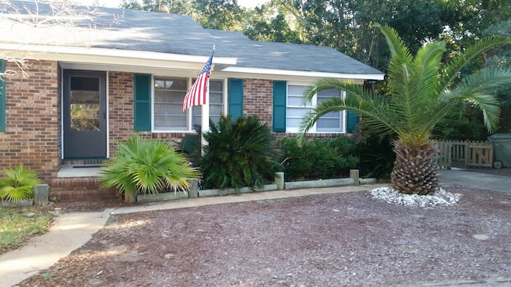 Seewee Cottage ( 1 blk from beach)