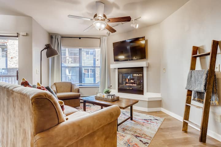 Ski-in/Walk to Downtown, Parking, Amenities!