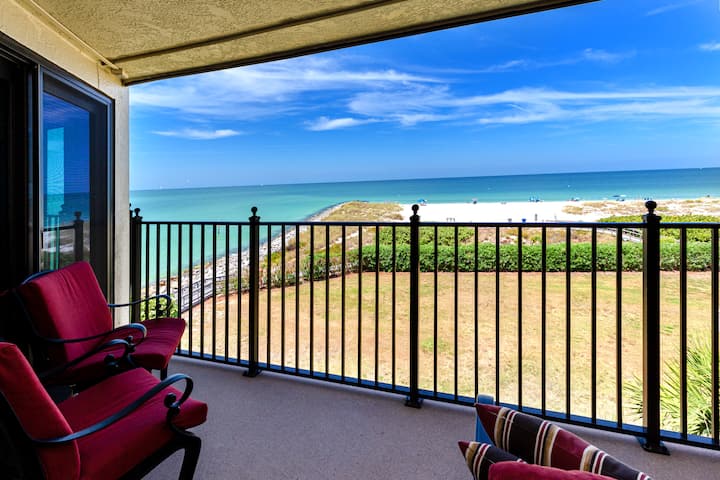 INCREDIBLE SUNSET BEACH OCEANFRONT TOP FLOOR CONDO