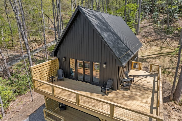 Private 3-Acre Mtn Retreat | Pet-Friendly & Modern