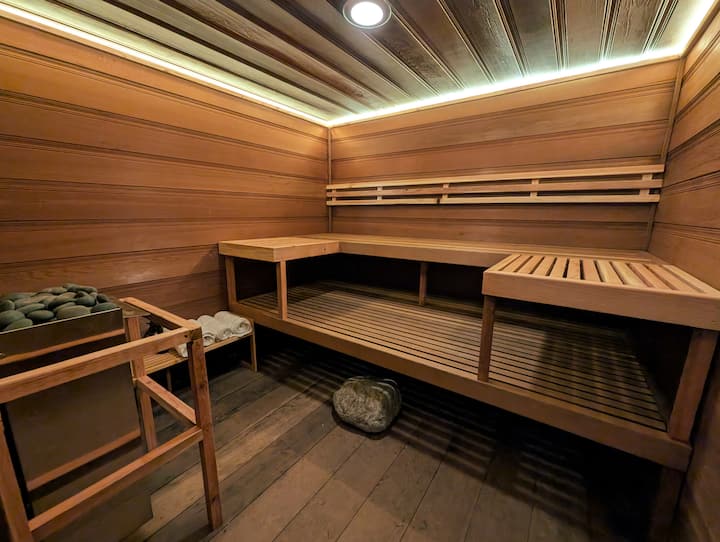 Private mountain suite with sauna & lake access