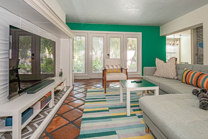 Vero’s best LOCATION LOCATION LOCATION!Walk to all
