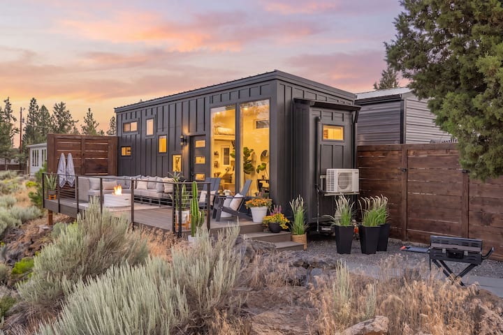 Luxury Tiny House | Hot Tub | Three Sisters Views