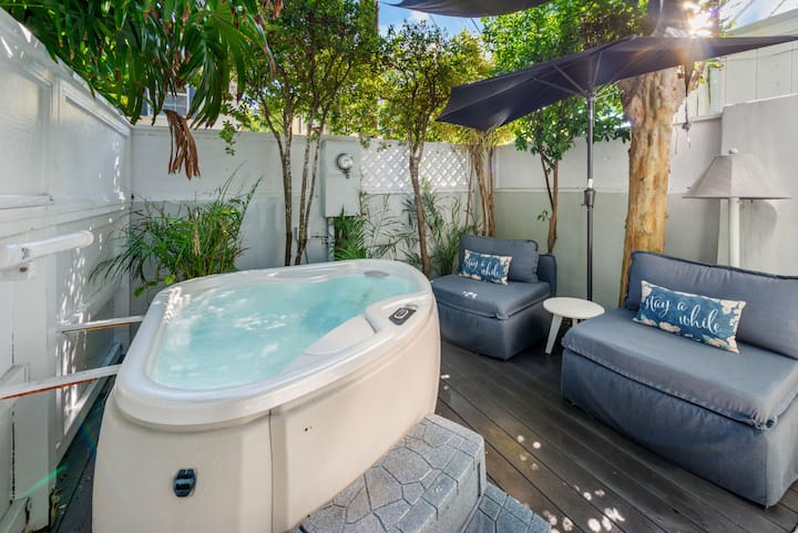 Harrison's Hideaway-Sleeps up to 4, K & F Sl Sofa!