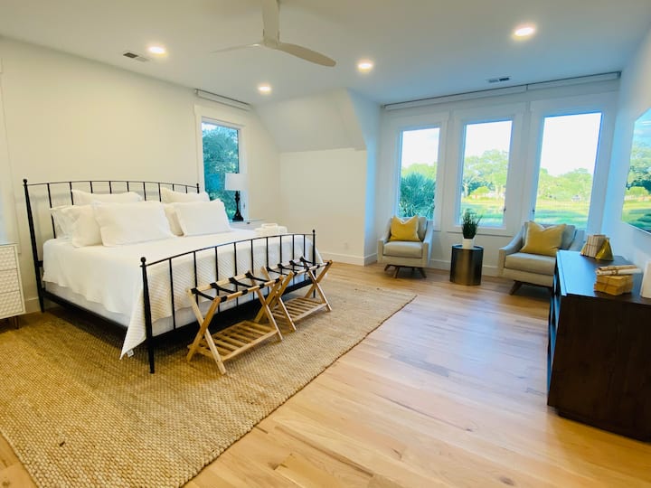 Large Guesthouse with Private Dock & Marsh Views