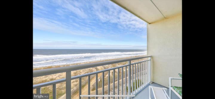 One Bedroom Beachfront Apartment Mid-Town