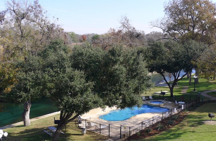 Rio Vista on the Comal River