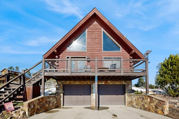 Modern 1BR Valleyview Dog Friendly | Hot Tub