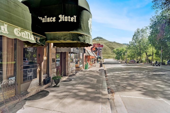 1 BR Suite at Palace Hotel - Downtown Salida