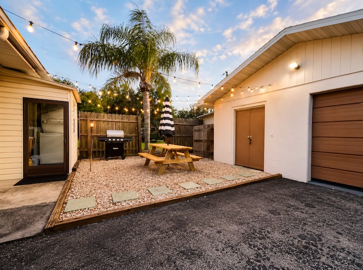 Sleeps 6 | Kayaks | Boat Dock | Big Yard