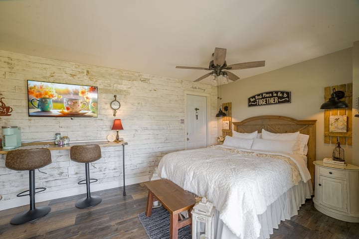 Private farmhouse stay at Dim Jandy Ranch.