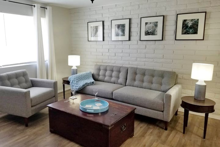 2 Bedroom 1 Bath Duplex with Free Parking 318