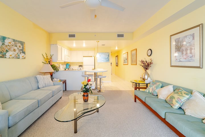 Costal Escape: 1BR w/Balcony