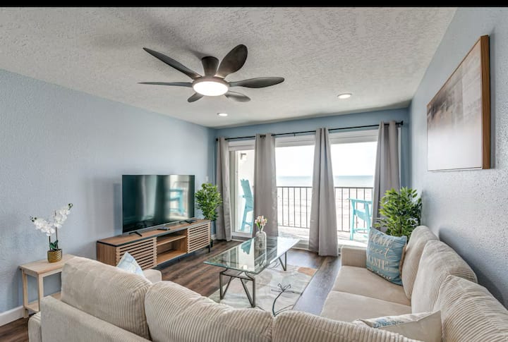 Beach condo in Galveston- near Cruise terminal