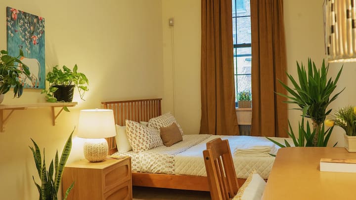 Serene Queen Room - Midtown
