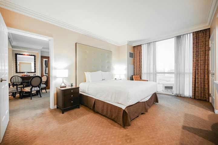 E17A3 1BD/2BA w/Balcony/Full Kitchen/Pool/Gym