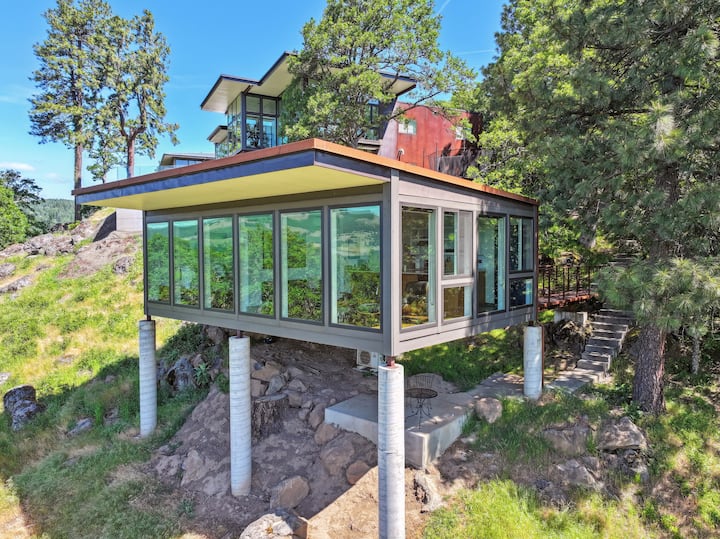 The Overlook House with amazing view!