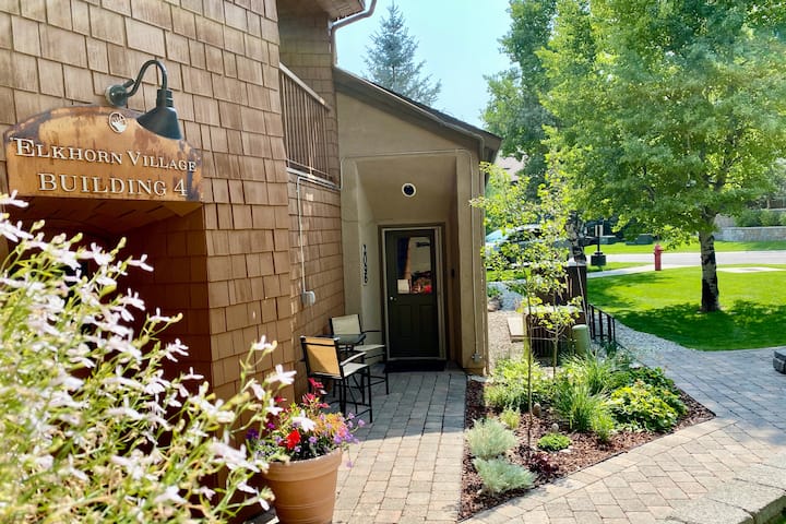 Tiny Condo, Quietly Nestled in Sun Valley