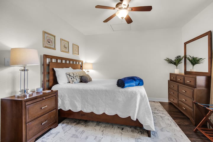 Cozy Bayou Villa - just steps from the water