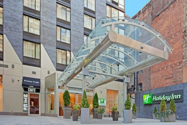 Prime Chelsea Location w/ Freshly Renovated Rooms