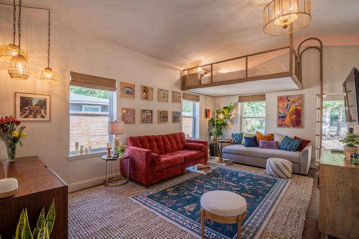 Cozy Austin Stay • Perfect for Couples or up to 6