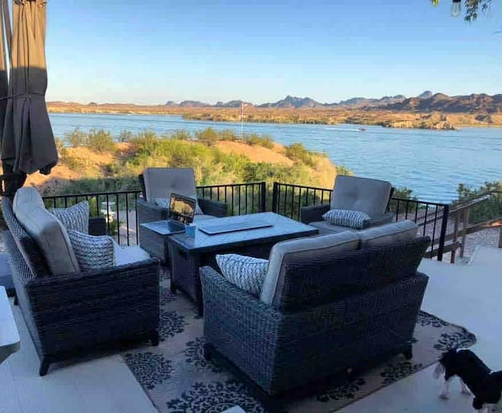 Lakefront Havasu Home with cove for boat parking