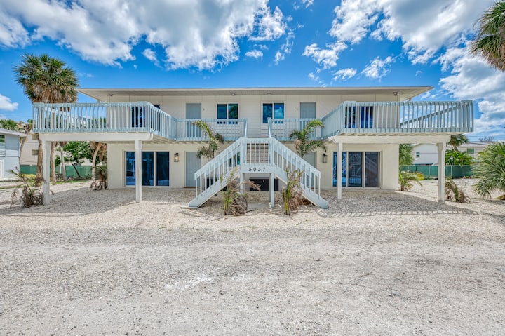 Stylish 2BR Beach House |Gulf & Bay Access |Unit A