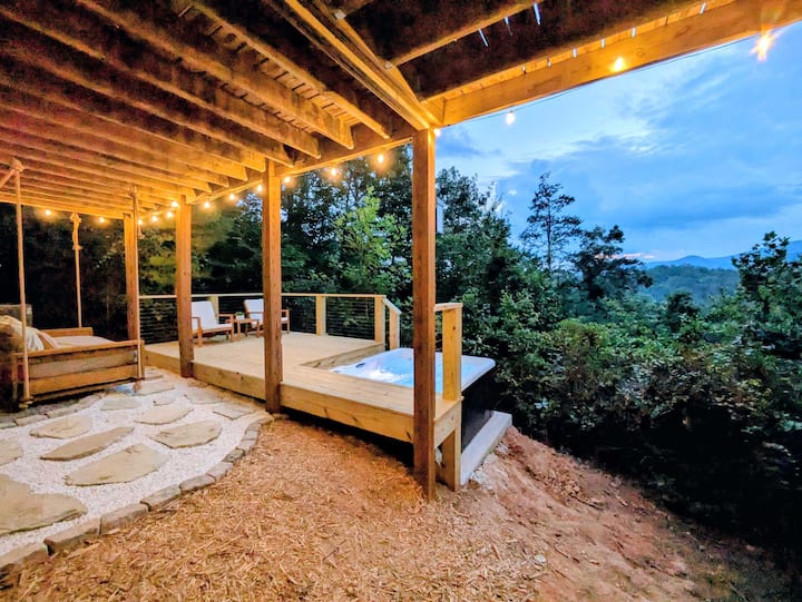 Mountain Cabin with Hot Tub and Private Lake