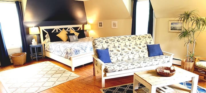 Spacious Coastal Suite walk to Beach
