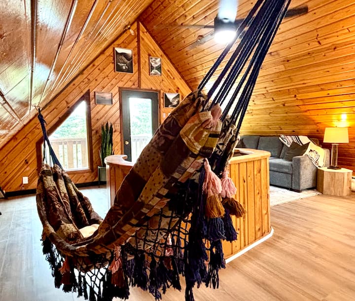 Cozy Cab-Inn; Private, Hot Tub! S. Anchorage