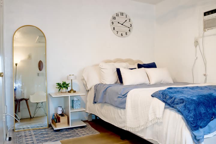Coastal Casita - 8 min from Beach! Wi-Fi available