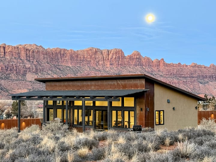 Luxury Moab Retreat—Stunning Views Private Trails