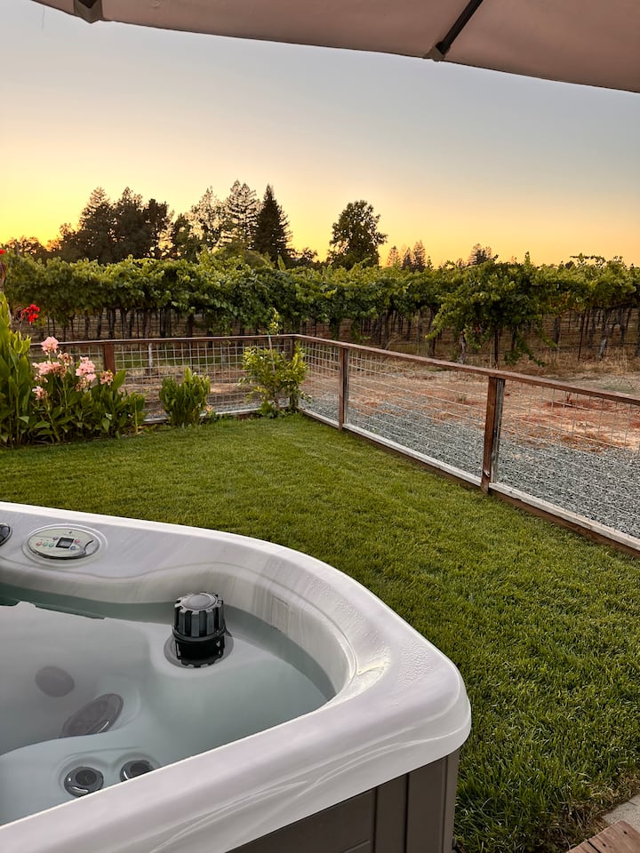 10-Acre Vineyard Cottage w/Hot Tub + Bocce Court