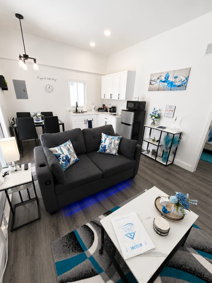 "Little Blue House" Getaway Near the Disney Parks