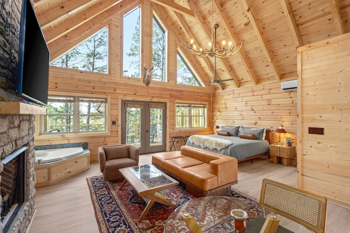 Gorgeous, Private Log Cabin Peekaboo Valley View