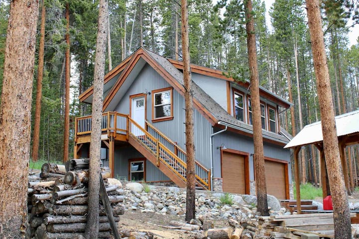 Private Hot Tub * Steam Shower * Fire Pit * Quiet