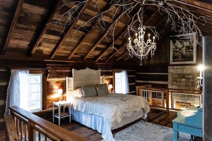 JuneBug Log Cabin, Dreamy Loft Suite, Stone Frpl.