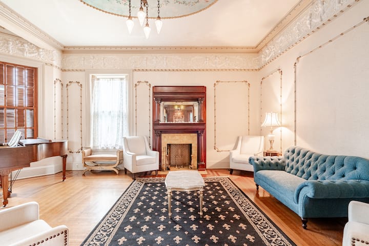 Grand Manor Mansion  Hotel Emerald  King Suite